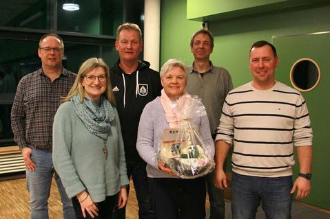Der Vorstand mit Kassenwart Guido Nachtweih, Beisitzerin Silke Schnell, 1. Vorsitzendem Roland Luckow, 2. Vorsitzender Thea Niemann, Schriftwart Michael Konrad und Jugendwart Chris Stühmer (v. lks.)