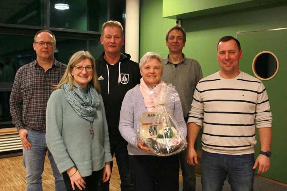 Der Vorstand mit Kassenwart Guido Nachtweih, Beisitzerin Silke Schnell, 1. Vorsitzendem Roland Luckow, 2. Vorsitzender Thea Niemann, Schriftwart Michael Konrad und Jugendwart Chris Stühmer (v. lks.)
