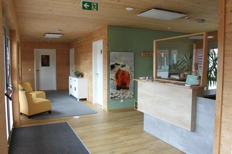 Die Rezeption: Hier werden die Termine der Kunden koordiniert.