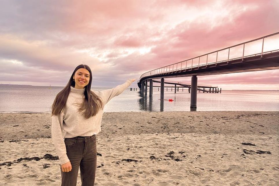 Cara Westphal, Auszubildende der TSNT GmbH, freut sich als Projektleiterin des diesjährigen Kunstwettbewerbs „Seebrücken im Morgenlicht“ auf viele Kunstwerke.