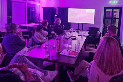 Die engagierte Teilnehmergruppe nutzte die Gelegenheit, sich mit den wichtigsten Fragen rund um die Unternehmensgründung auseinanderzusetzen.