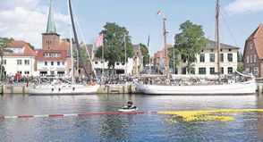 Das Lions-Entenrennen ist eine beliebte Veranstaltung am Neustädter Hafen.