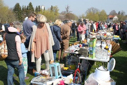 Auf dem Museumshof Lensahn darf beim Herbstflohmarkt gestöbert und gefeilscht werden.