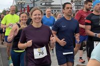 Gute Laune bei den Teilnehmenden des 10-Kilometer-Laufs.