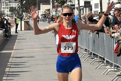 Bei den Damen überwand Fenna Froehlich die Distanz von 10 Kilometern als schnellste. Sie brauchte 35:46 Minuten.
