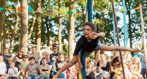 Internationale Artisten zeigen ihr Können. (Foto: www.luebecker-bucht-ostsee.de)