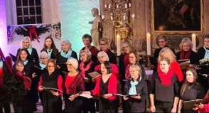 Der Kirchenchor „Dreiklang“, der Gospelchor „Sangena“ und der Kinderchor stimmen musikalisch auf das Weihnachtsfest ein.