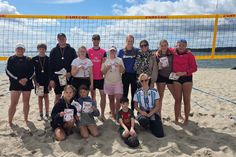 Die Jugendlichen trafen sich bei bestem Sommerwetter zu einem sportlichen und geselligen Vormittag am Strand.