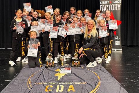 Das Team der Central Dance Academy (CDA) beendet erfolgreich das Jahr.