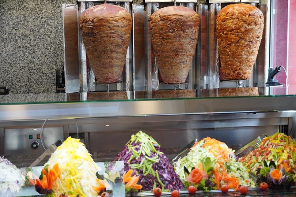 Knackig frische Salate und qualitativ hochwertiges Fleisch zeichnen das türkische Restaurant aus.
