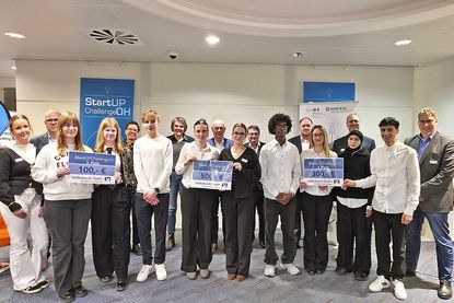 Zurecht stolz: Gruppenfoto der drei erstplatzierten Teams.