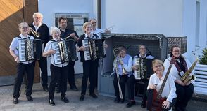 Die Formation „Ulla & Friends & Band“ präsentiert Musik von Johann Strauß bis zu den Beatles.