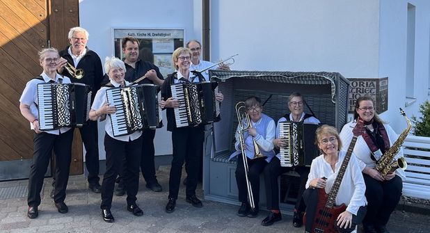 Die Formation „Ulla & Friends & Band“ präsentiert Musik von Johann Strauß bis zu den Beatles.