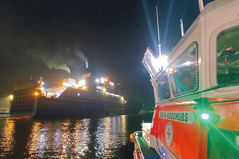 Das Seenotrettungsboot ERICH KOSCHUBS war in der Nacht zum 26. Mai im Einsatz für einen schwer erkrankten Mann auf der Ostseefähre „Finnpartner“.