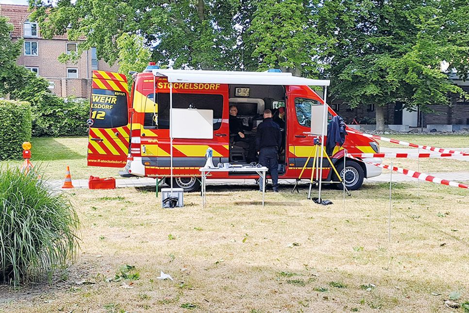 Der Einsatzleitwagen der Freiwilligen Feuerwehr Stockelsdorf als Fernmeldestelle des Krisenstabes Stockelsdorf.