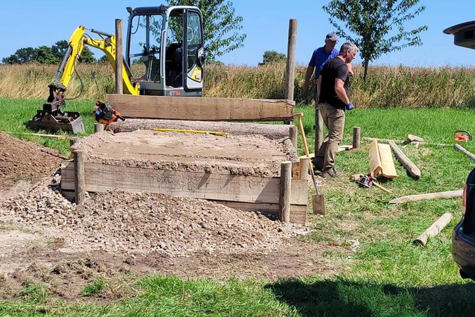 Ein neuer Sprung für die Geländestrecke.