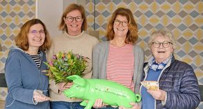 (v.l.) Ruth Taschendorf vom Frauennotruf Ostholstein e.V., Cox-Inhaberin Katrin Haase, Randi Wirth (Frauennotruf Ostholstein e.V.) und Ingeborg Schläfke von der Tafel Eutin freuten sich über die großzügigen Spenden der Eutinerinnen und Eutiner.