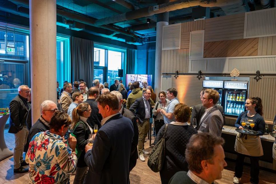 Die Wirtschafts-Lounge bietet Raum für Wissensvermittlung und direkten Austausch. (Foto: Reimo Schaaf Fotografie)