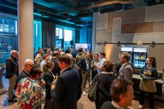 Die Wirtschafts-Lounge bietet Raum für Wissensvermittlung und direkten Austausch. (Foto: Reimo Schaaf Fotografie)