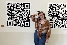 Veronika Domp nimmt in einer virtuellen „Reise in 80 Tagen um die Welt“ die Fotografie-Verteil-Plattform Instagram aufs Korn.