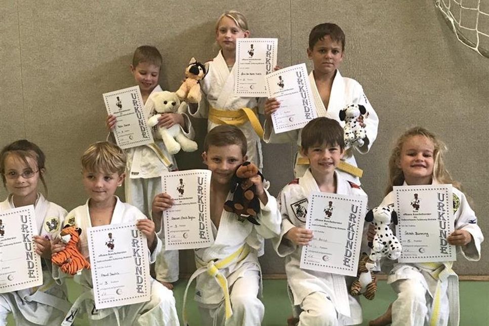 Anica Prill, Paul Sachs, Aaron Begau, Jakob Beilfuß, Sarah Bünning (vorne v. lks.), Felix Faase, Louisa Holtz, Lukas Bünning (hinten v. lks.).