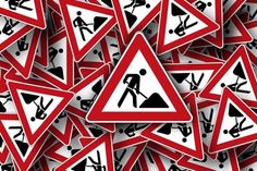 Der Verkehr wird im Bereich der Baustelle über den Überholungsfahrstreifen geführt. Die Geschwindigkeit im Baustellenbereich wird auf 80 km/h beschränkt.