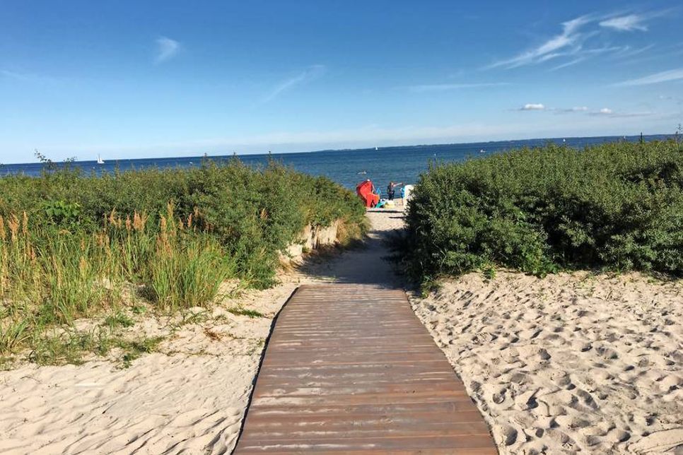 Rettin: Strandzugang von der „Strandliebe“ aus. Eine kulinarische Neuheit und schon jetzt kein Geheimtipp mehr.