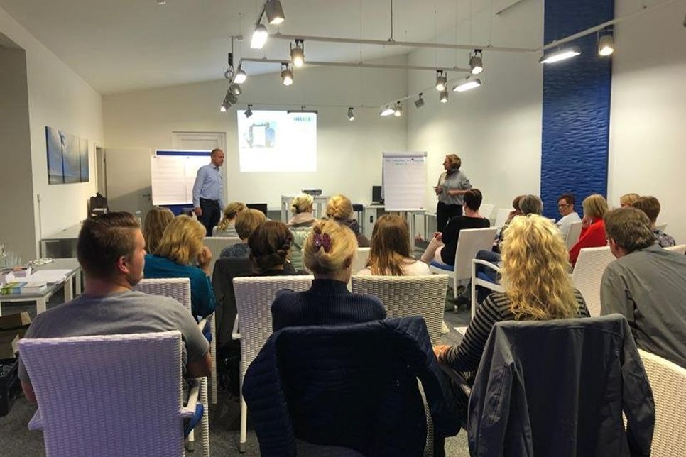 Über 30 Teilnehmer informierten sich beim Start der gratis Veranstaltungsreihe für Gastgeber und Leistungsträger in Grömitz zum Thema „Positiv kommunizieren“.