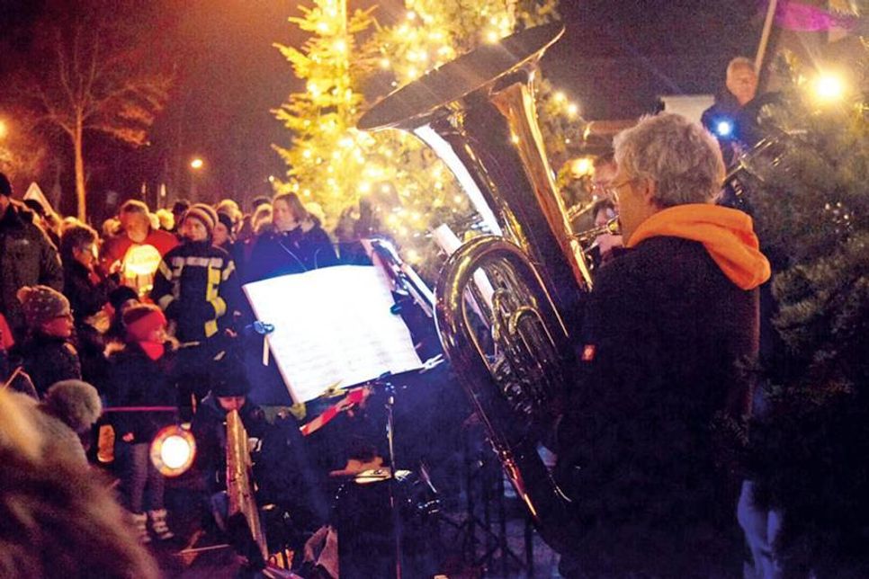 Stimmungsvoll geht es auch in diesem Jahr am Samstag vor dem 3. Advent auf dem Sereetzer Weihnachtmarkt zu.