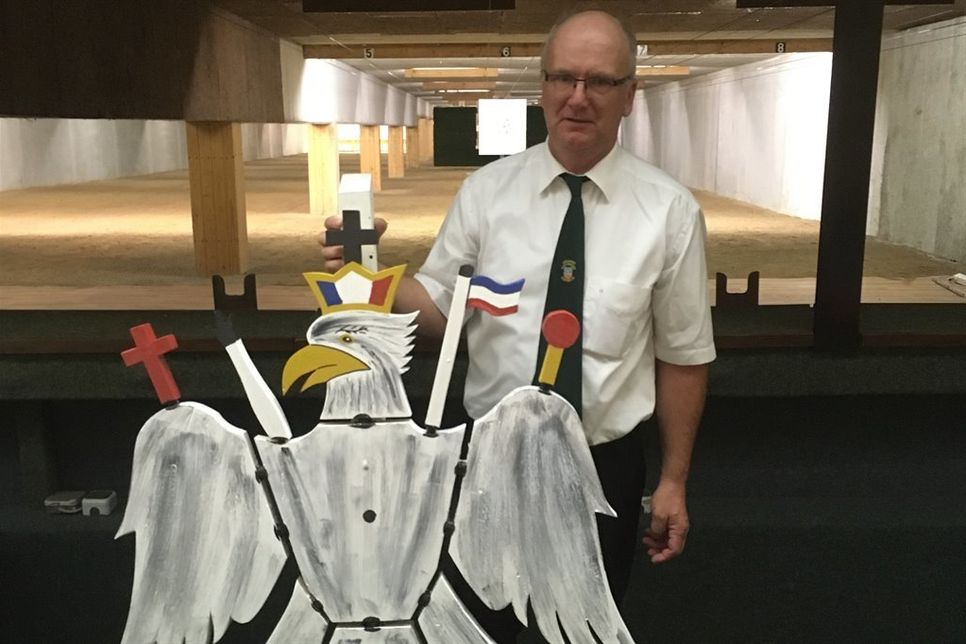 Sven Osten mit dem Gildevogel.