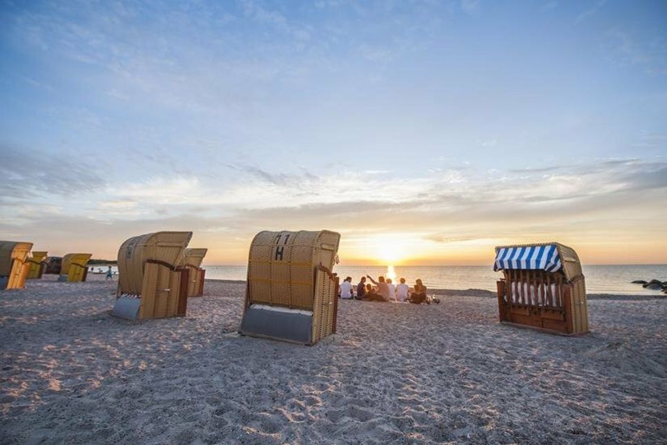 Die erneuerte Ostsee-App enthält unter anderem auch Kontaktdaten der Tourist-Informationen sowie Informationen zu Parkplätzen und Stränden.