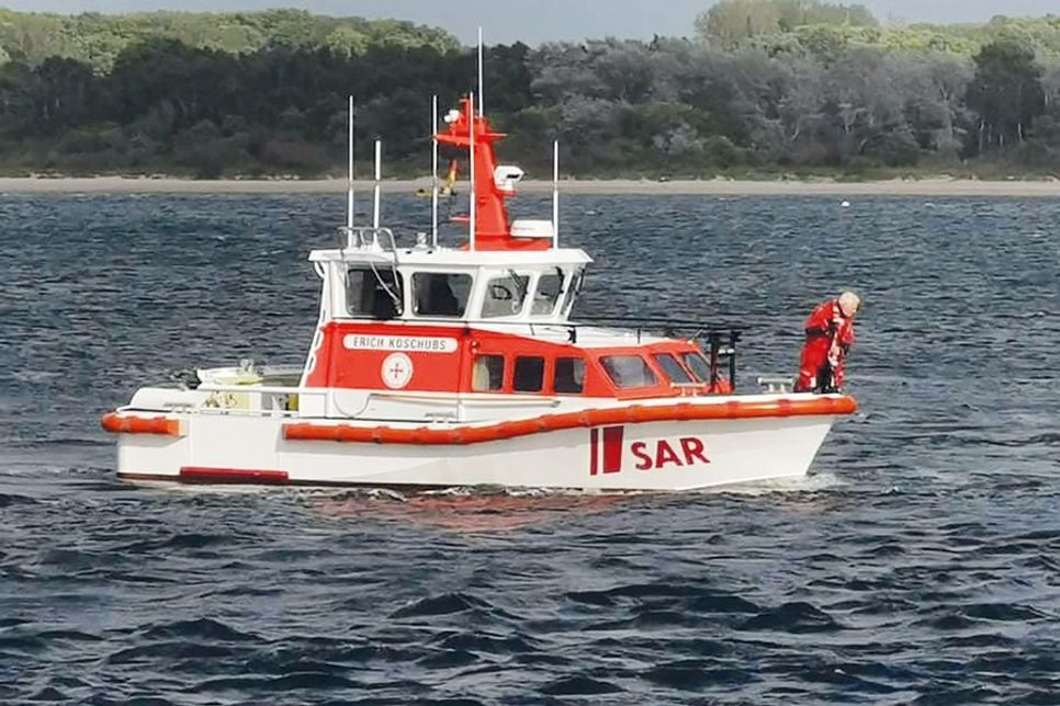 Zahlreiche Rettungsboote und Helfer suchten am Samstagabend nach dem vermissten Mädchen.