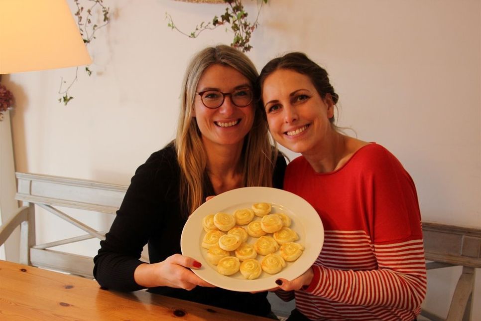 Die reporter-Redakteurinnen Gesche Muchow (lks.) und Kristina Kolbe haben auch in dieser Woche wieder ein leckeres Rezept ausprobiert.