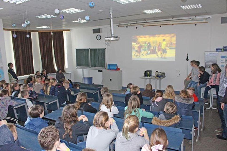 Die Schülervertretung gab mit einem Film einen Einblick in den Schulalltag an der Voß-Schule