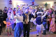 Einzug der kleinen und mittleren Garden und des Kinderprinzenpaares Jannick und Leonie Bendfeldt beim Kinderkarneval.