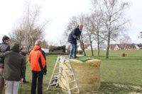 Vom Strohballen auf ein Tor aus Stroh: die Station „Strohrum“.