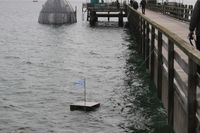 Das schwimmende Hindernis war nicht leicht zu treffen.