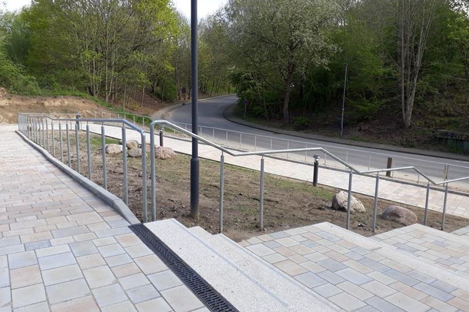 Die neu gestaltete Wegeverbindung von der
"Panoramic"- Anlage zur Pfingstbeek-Promenade.
