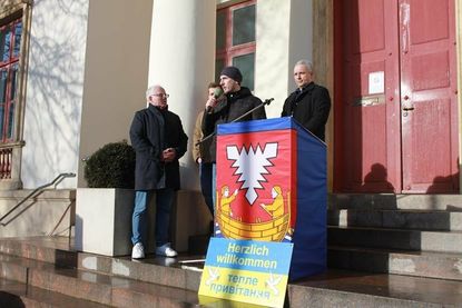 Oleg Beresnev bei seiner Ansprache, die von einem Dolmetscher übersetzt wurde.