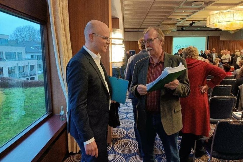 Bürgermeister Udo Gosch im Gespräch mit dem Umweltminister des Landes Schleswig-Holstein Tobias Goldschmidt (lks.)