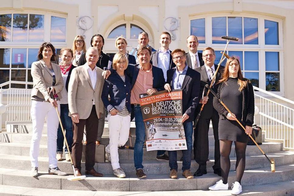 Veranstalter, Partner und Sponsoren freuen sich über zehn Jahre Beach-Polo in Timmendorfer Strand und auf die 1. Deutsche Beach Polo Meisterschaft in Timmendorfer Strand. (Foto: René Kleinschmidt)