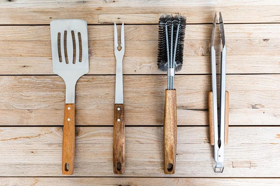 Gut ausgestattet grillt besser: Diese Tools machen das BBQ einfacher, sicherer und geschmackvoller.
