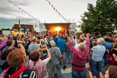 Das ganze Wochenende gibt es nicht nur Stände zum Stöbern, sondern auch Speisen und Getränke und Livemusik.