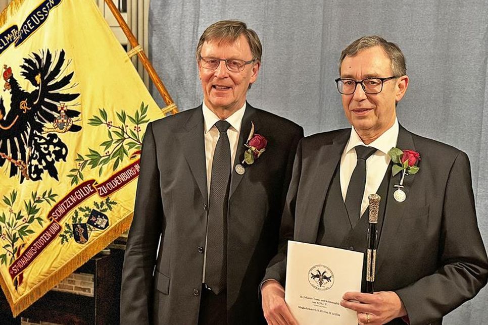 Nach 15 verdienstvollen Jahren hat Gildeschreiber Walfried Denker sein Amt an Gildebruder Hans Musehold abgegeben