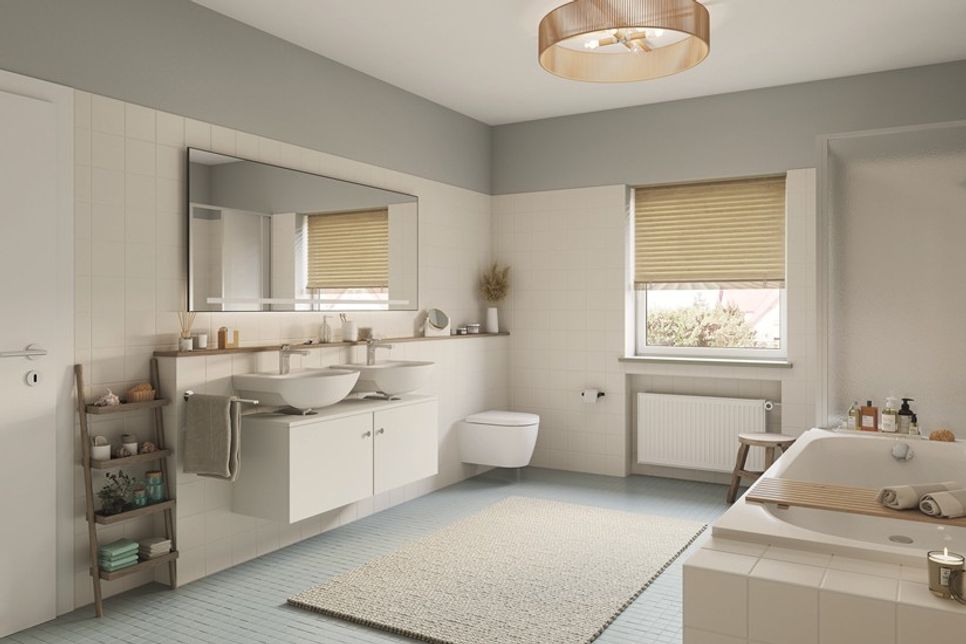 Nur durch den Einsatz von Wandfarbe, Fliesen- und Möbellacken sowie etwas Deko lässt sich aus einem in die Jahre gekommen Bad ein moderner Wohlfühlort mit maritimem Flair kreieren.