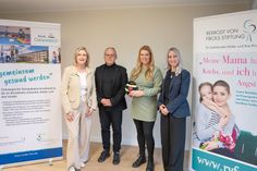 Ulrike Baumann (Klinikleitung), Dr. Rüdiger Gaase (Vorstand Rexrodt von Fircks Stiftung), Ann-Kathrin Brückel und Nadine Espey (Vorstand Rexrodt von Fircks Stiftung) (v. lks.).