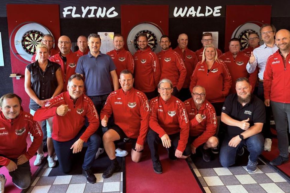 "Flying Walde" mit ihrem Sponsor Firma Cobobes.
