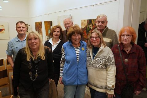 Die Mitglieder der Ausstellungsgemeinschaft Neustadt (v. lks.): Hans-Jörg Schick, Sonja Knoop, Cathrin Schulz-Mirbach, Klaus Ammann, Erika Ammann, Angela Christiansen, Albrecht Zumbruch und Ingrid Maschke.