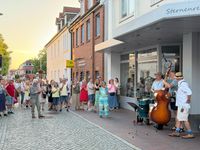 In der Hochtorstraße begeisterte das Trio „ToffieM“ sein Publikum.
