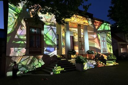 An dem bunten Rathaus konnte man sich gar nicht sattsehen.